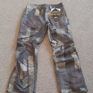 Mens Burton snowboarding pants Medium w/gore-tex